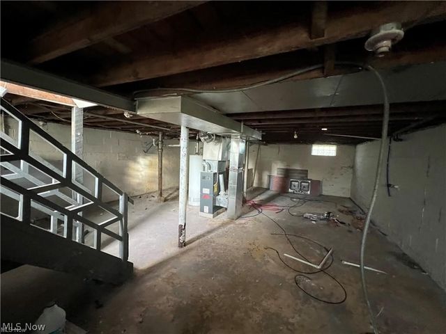 2773 Burton Street SE, Warren, OH 44484