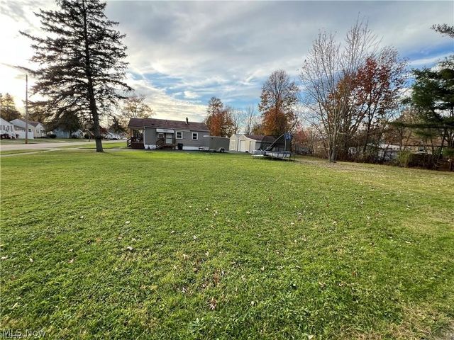 2773 Burton Street SE, Warren, OH 44484