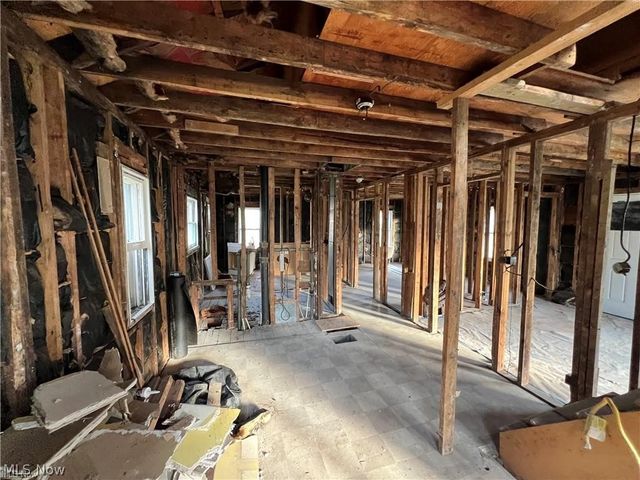 2773 Burton Street SE, Warren, OH 44484