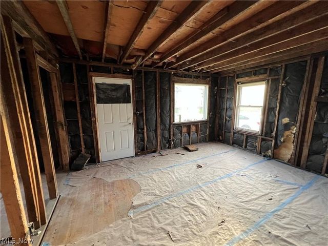 2773 Burton Street SE, Warren, OH 44484