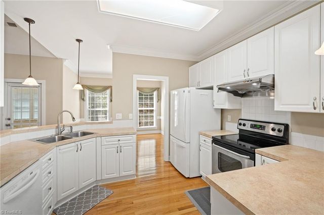 6680 Elm Hill Drive, Clemmons, NC 27012