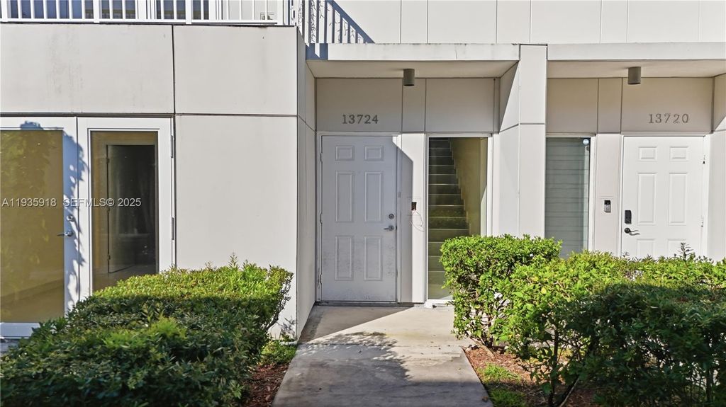13724 SW 259th St 1, Homestead, FL 33032