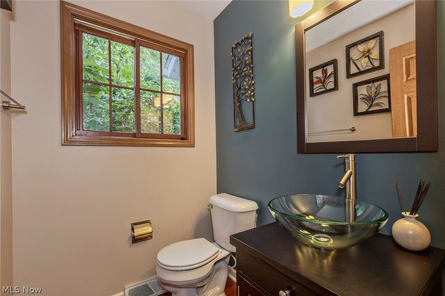 1834 Coes Post Run, Westlake, OH 44145