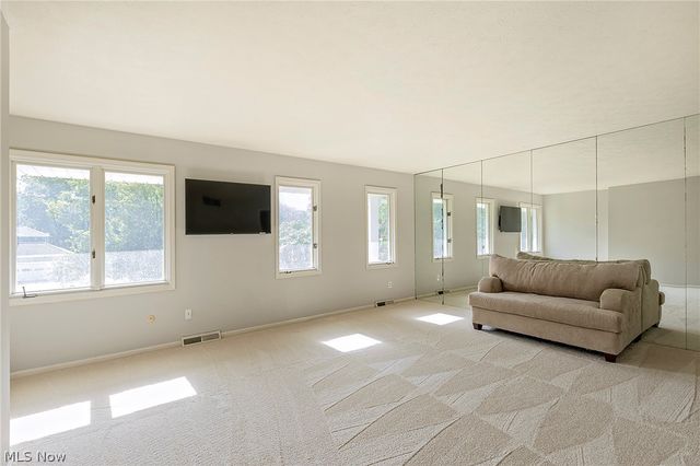 1834 Coes Post Run, Westlake, OH 44145