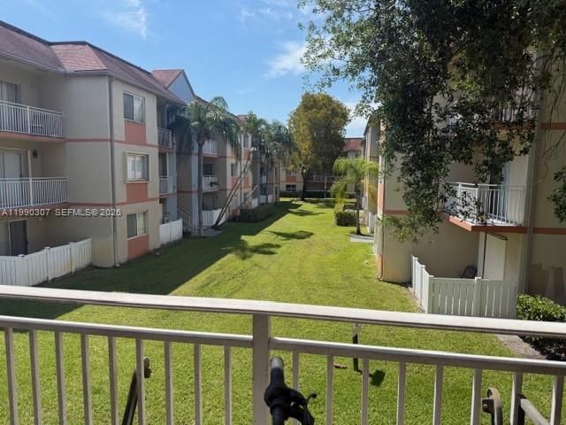 18820 NW 57th Ave 204, Hialeah, FL 33015