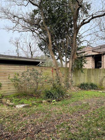 5122 S Jackwood Street, Houston, TX 77096