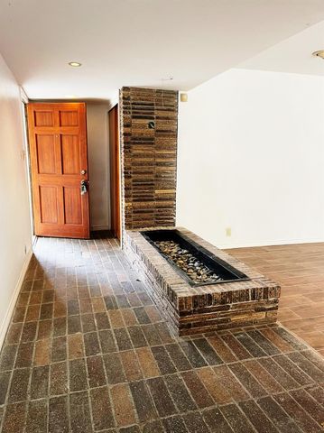 5122 S Jackwood Street, Houston, TX 77096