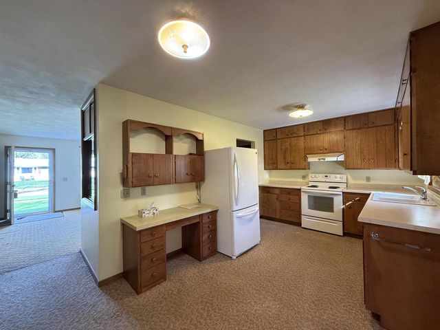 1040 N Sumac Drive, Janesville, WI 53545