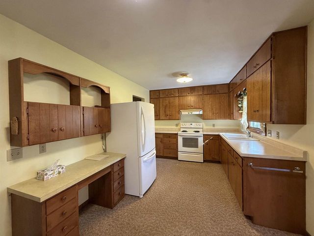 1040 N Sumac Drive, Janesville, WI 53545