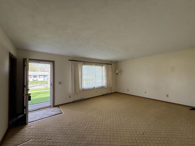 1040 N Sumac Drive, Janesville, WI 53545