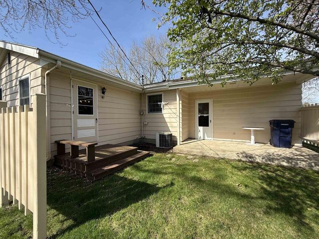 1040 N Sumac Drive, Janesville, WI 53545