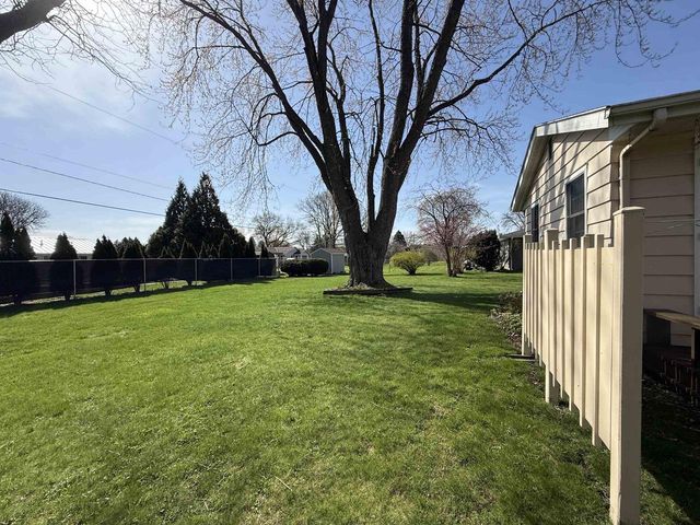 1040 N Sumac Drive, Janesville, WI 53545