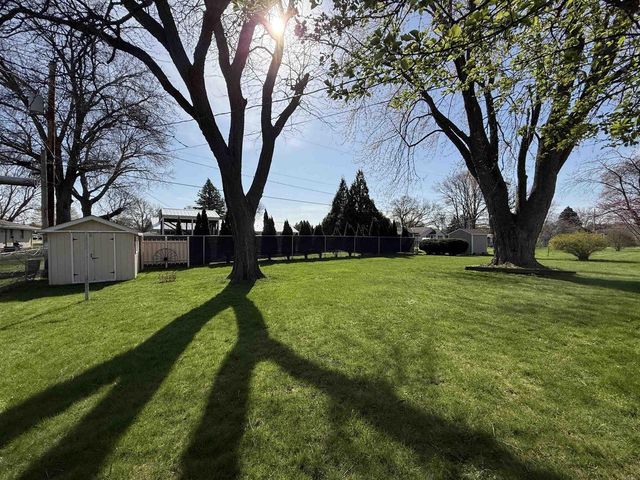 1040 N Sumac Drive, Janesville, WI 53545