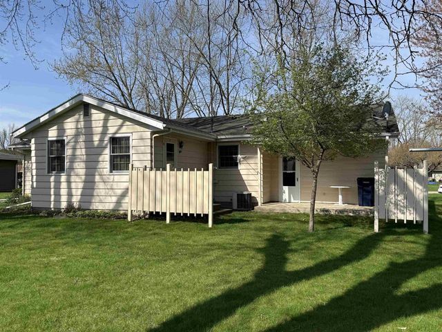 1040 N Sumac Drive, Janesville, WI 53545