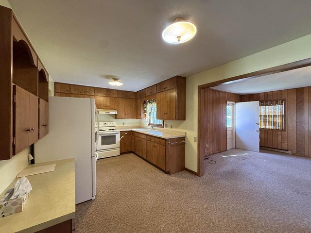1040 N Sumac Drive, Janesville, WI 53545