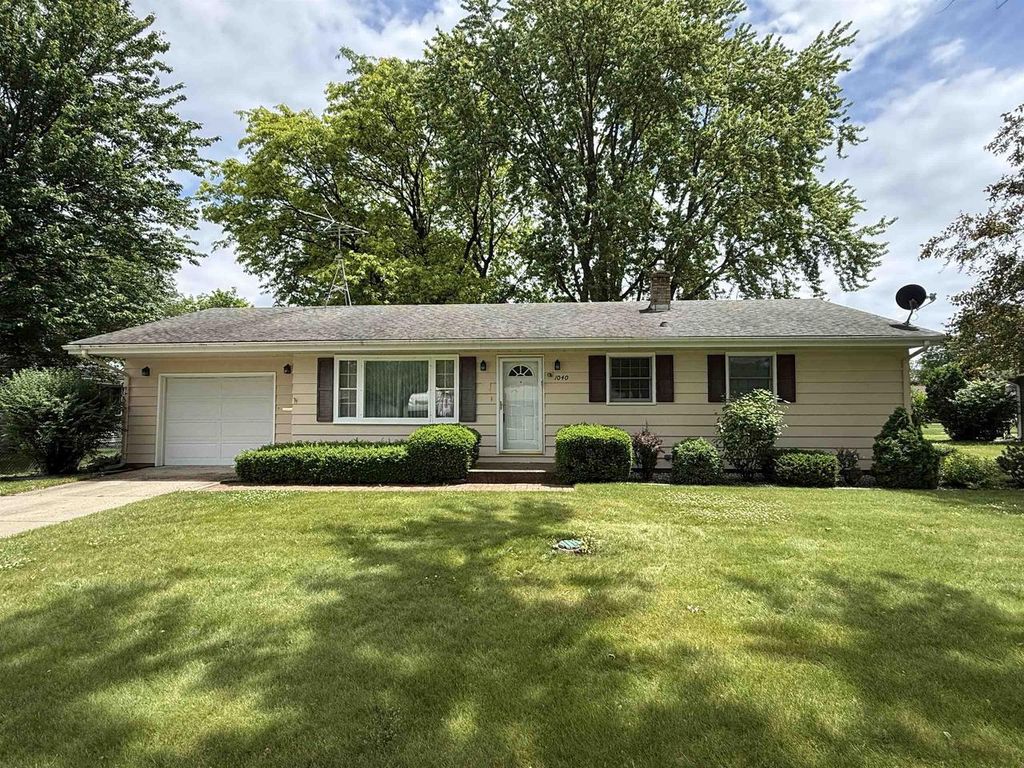 1040 N Sumac Drive, Janesville, WI 53545