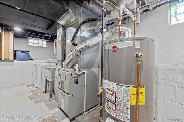 14996 Paris Street, Allen Park, MI 48101