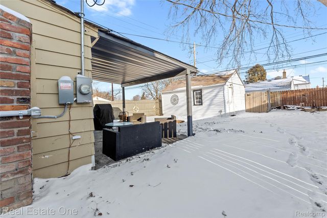 14996 Paris Street, Allen Park, MI 48101