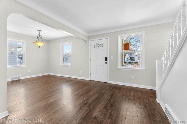 14996 Paris Street, Allen Park, MI 48101