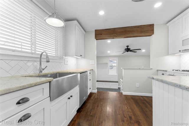 14996 Paris Street, Allen Park, MI 48101