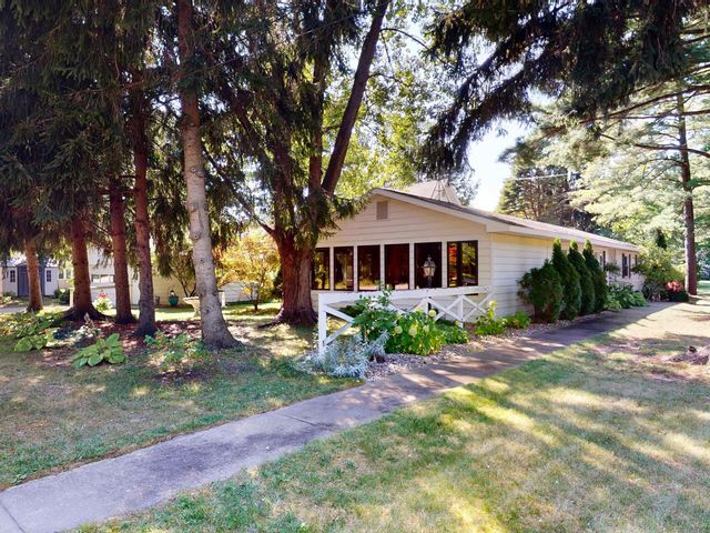 503 W Second Street, Elk Rapids Twp, MI 49629