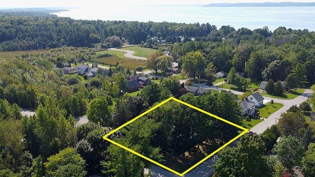 503 W Second Street, Elk Rapids Twp, MI 49629