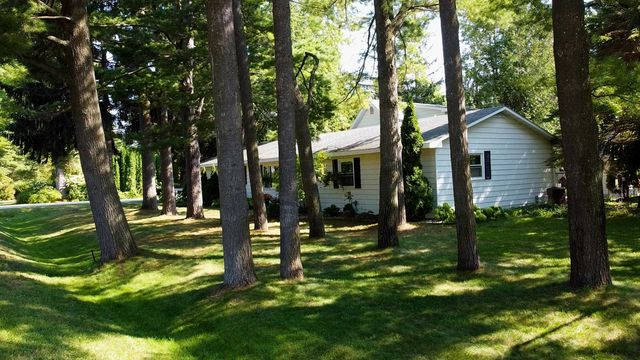 503 W Second Street, Elk Rapids Twp, MI 49629