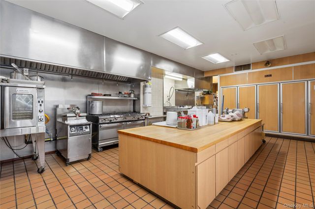 94-12 Jamaica Avenue, Woodhaven, NY 11421