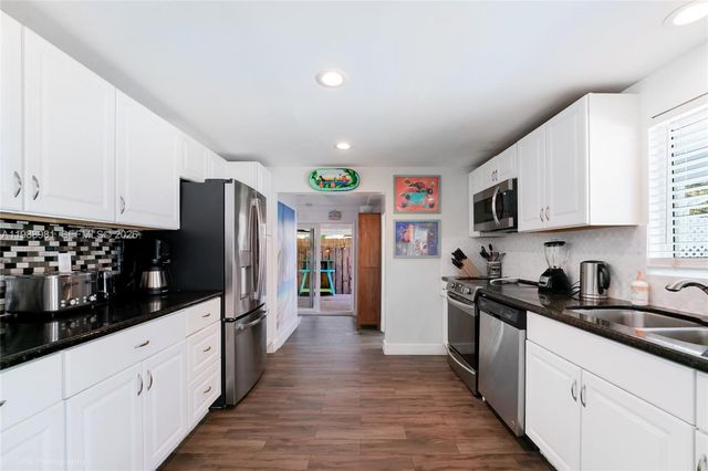 212 SW 1st Ave, Hallandale Beach, FL 33009