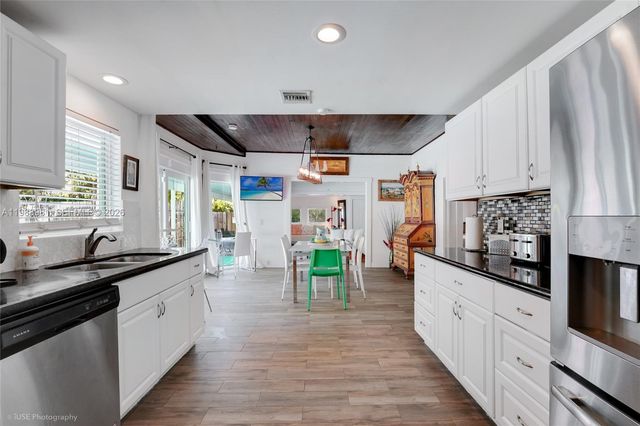 212 SW 1st Ave, Hallandale Beach, FL 33009