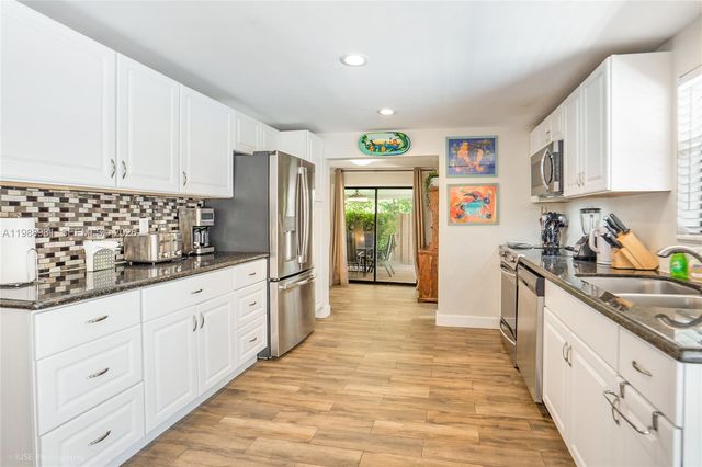 212 SW 1st Ave, Hallandale Beach, FL 33009