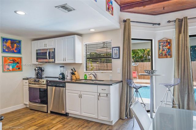 212 SW 1st Ave, Hallandale Beach, FL 33009