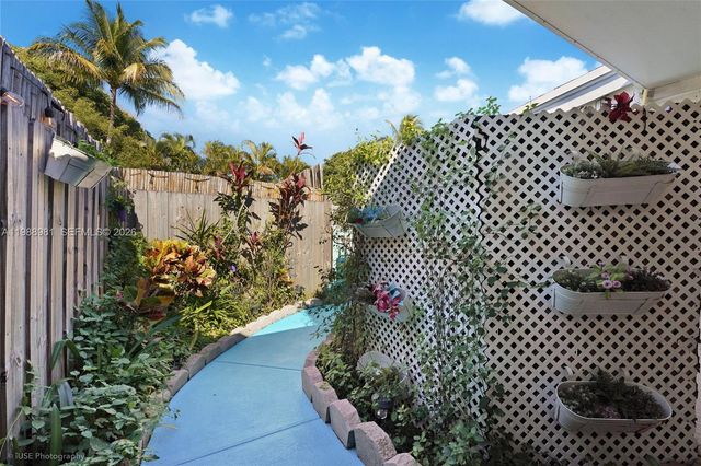 212 SW 1st Ave, Hallandale Beach, FL 33009