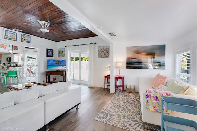 212 SW 1st Ave, Hallandale Beach, FL 33009