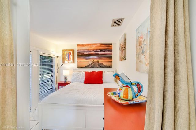 212 SW 1st Ave, Hallandale Beach, FL 33009