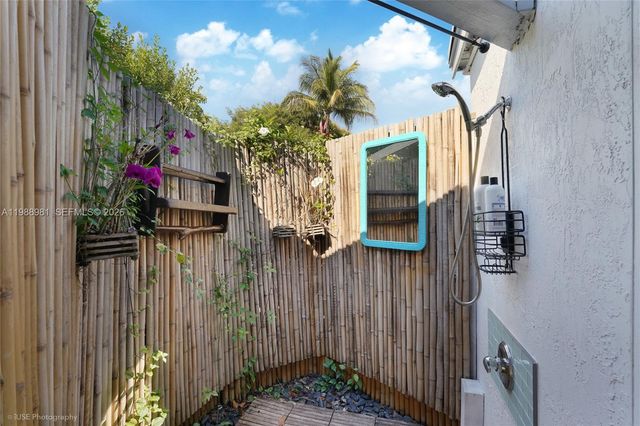 212 SW 1st Ave, Hallandale Beach, FL 33009