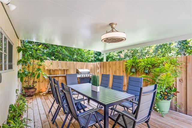 212 SW 1st Ave, Hallandale Beach, FL 33009