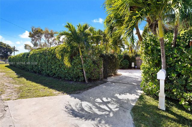 212 SW 1st Ave, Hallandale Beach, FL 33009