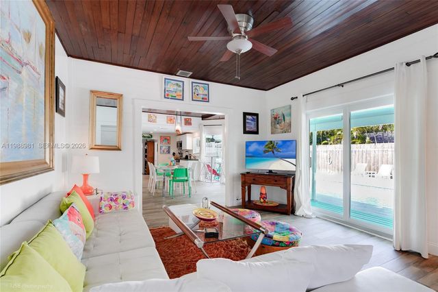 212 SW 1st Ave, Hallandale Beach, FL 33009