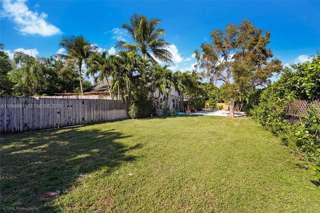 212 SW 1st Ave, Hallandale Beach, FL 33009