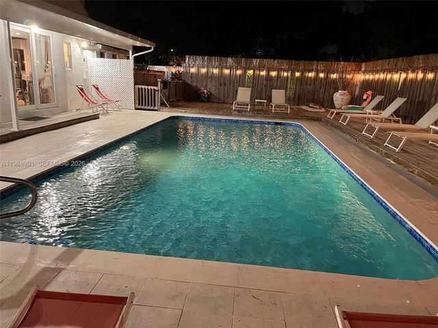 212 SW 1st Ave, Hallandale Beach, FL 33009