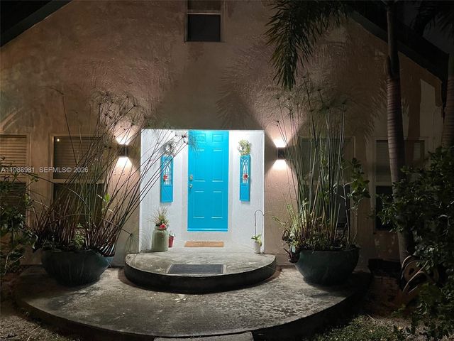 212 SW 1st Ave, Hallandale Beach, FL 33009