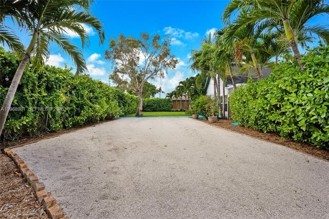 212 SW 1st Ave, Hallandale Beach, FL 33009