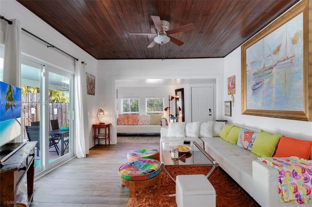 212 SW 1st Ave, Hallandale Beach, FL 33009