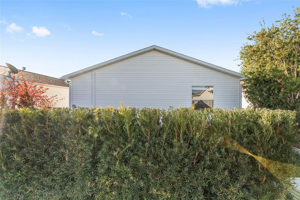 Image 5 of property listing at 3245 RIVERTON ROAD, The Villages, FL 32162