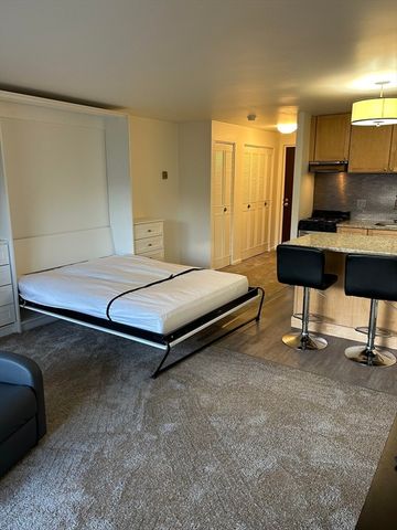 2 Victory Road 6, Lynn, MA 01902