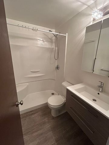 2 Victory Road 6, Lynn, MA 01902