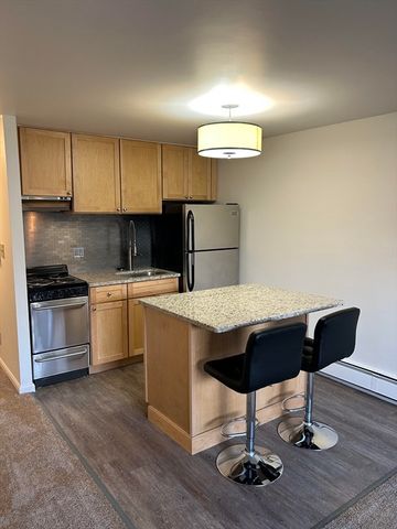 2 Victory Road 6, Lynn, MA 01902