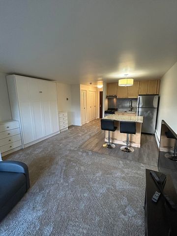 2 Victory Road 6, Lynn, MA 01902