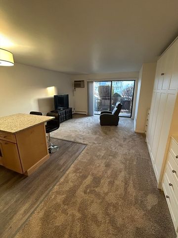 2 Victory Road 6, Lynn, MA 01902